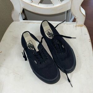 Black Vans Size Men 7.5 Women 9 NEVER WORN BRAND NEW